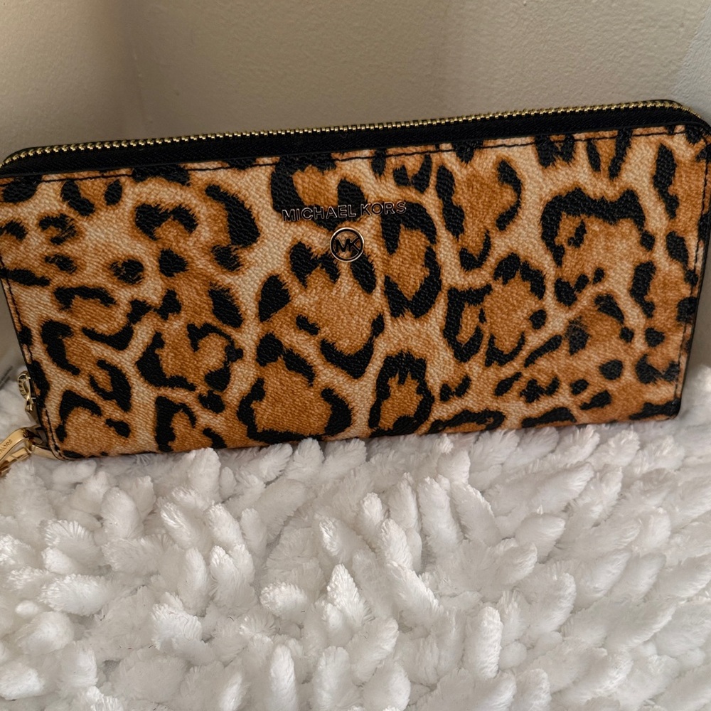 Michael Kors  Jet Set Charm  Large Travel Continental Marigold Wallet